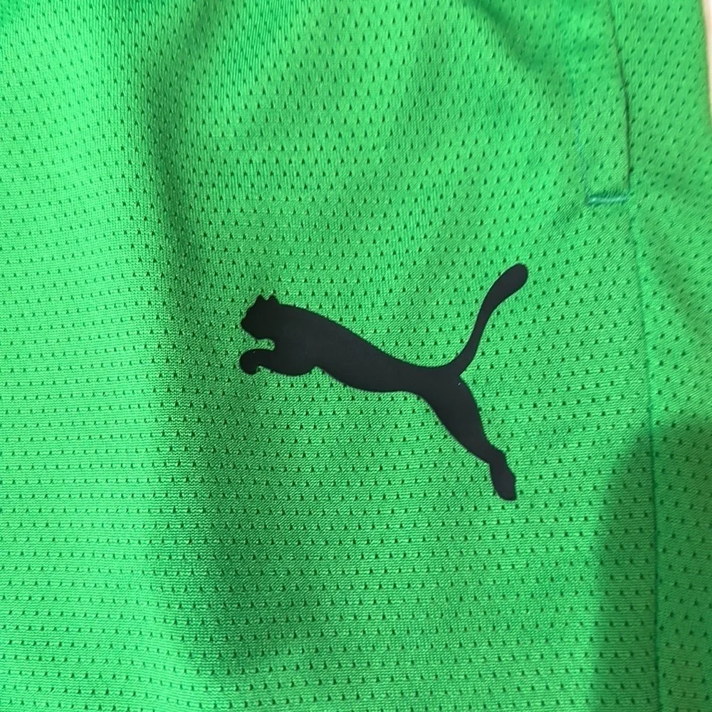 NWOT Puma basketball long athletic shorts green with pockets size men’s small